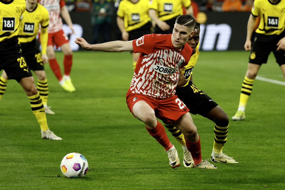 足球——德甲:多特蒙德胜弗赖堡