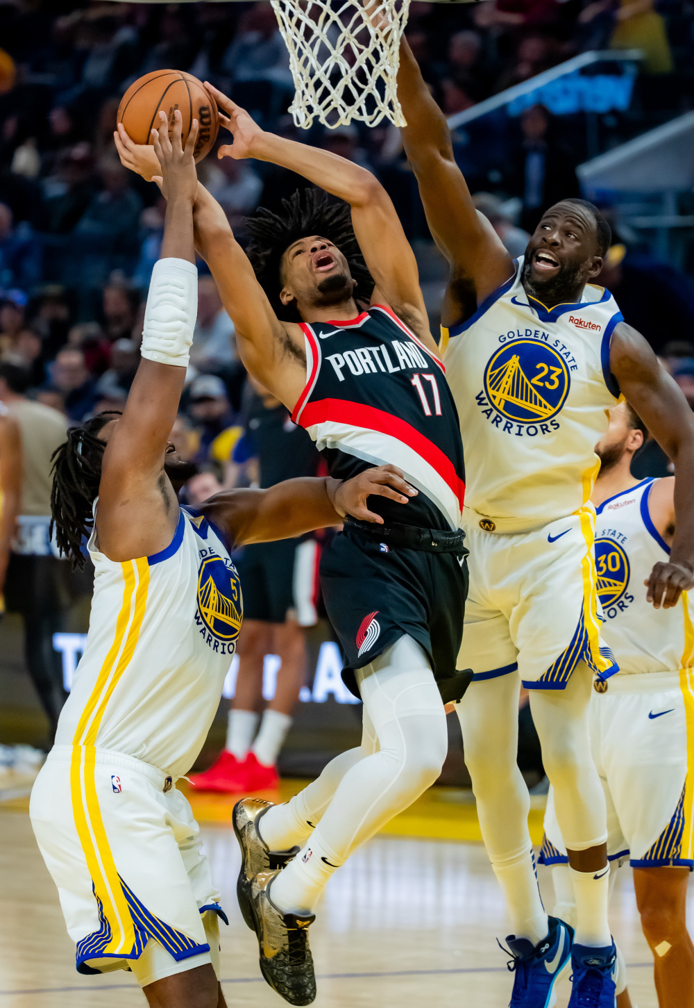 格林打人,克莱失准,维金斯低迷,昔日王者勇士再也回不来了?