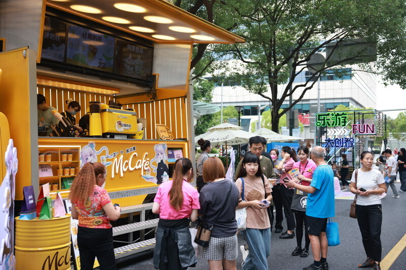 大学路开启主题市集,众多上海老字号和本土知名品牌亮相-腾讯新闻