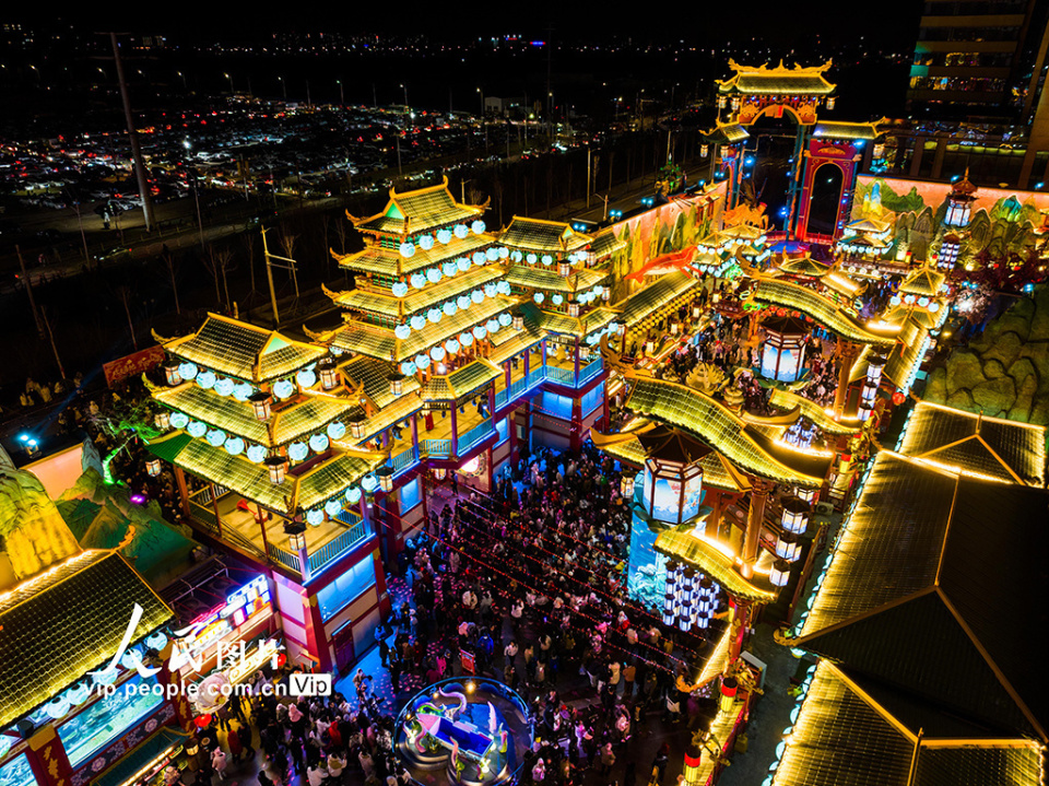 山东青岛明月山海间灯光璀璨