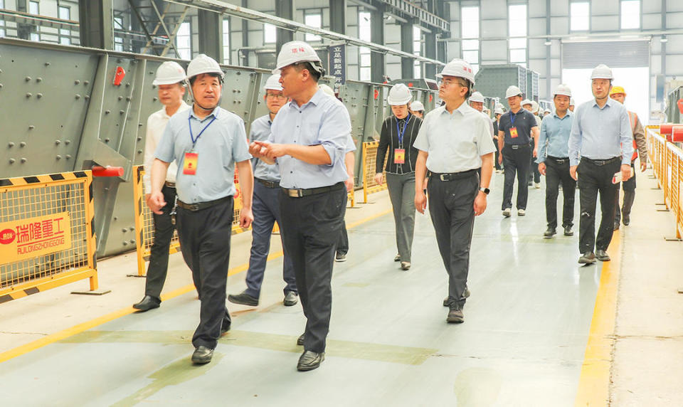 台儿庄区人大常委会助力企业安全发展