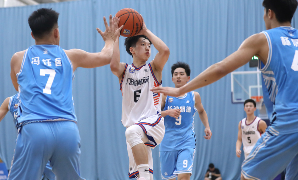 体育篮球全国u17联赛广东省体校宏远队晋级四强