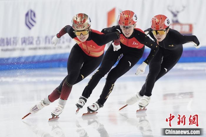 短道速滑女子500米:冬奥冠军范可新摔出赛道无缘奖牌