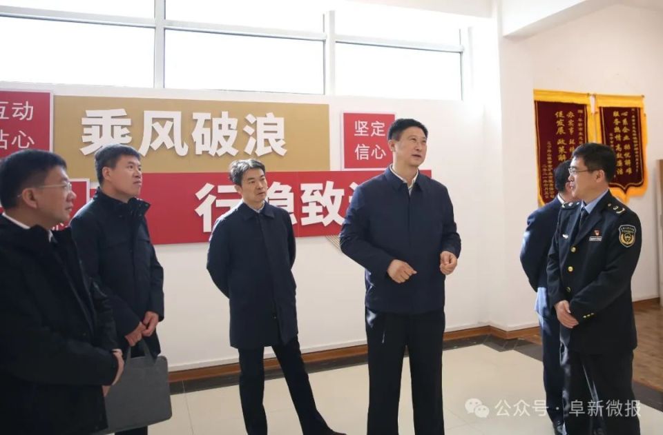 调研中,胡涛认真听取群众来访生态环保问题监督解决情况汇报,详细了解