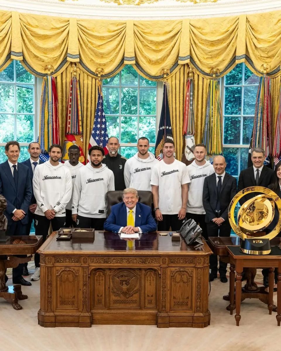 尤文特朗普白宫同框，一段荒诞短剧-腾讯新闻