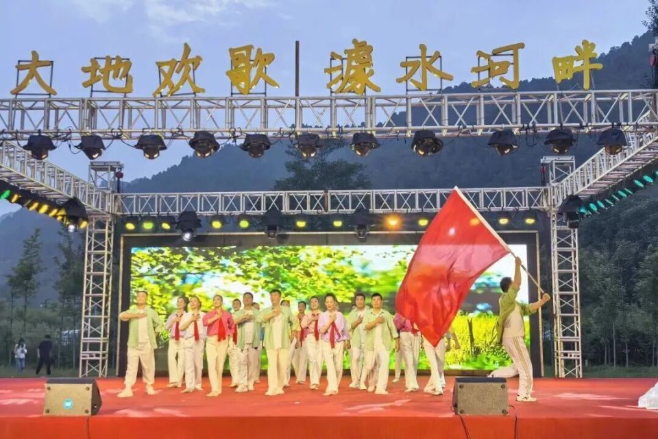 好戏开演！白马滩镇这场文艺惠民演出太“出圈”了～_腾讯新闻