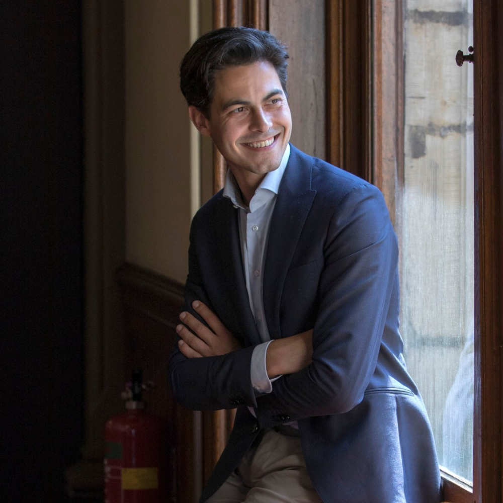 荷兰有望迎来“帅哥首相”，38岁的中间派领导人，已跟阿根廷男友订婚-腾讯新闻