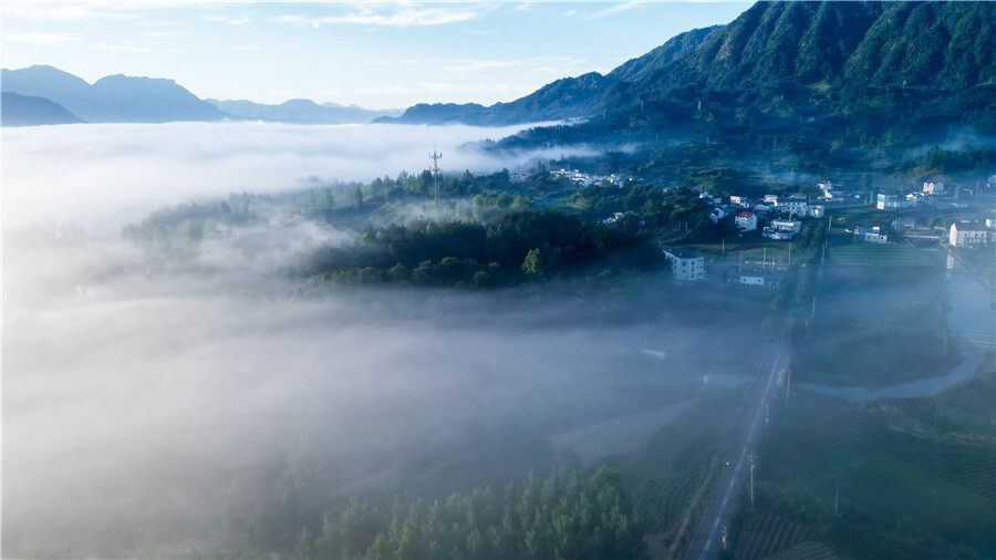 雨后乡村美景图片