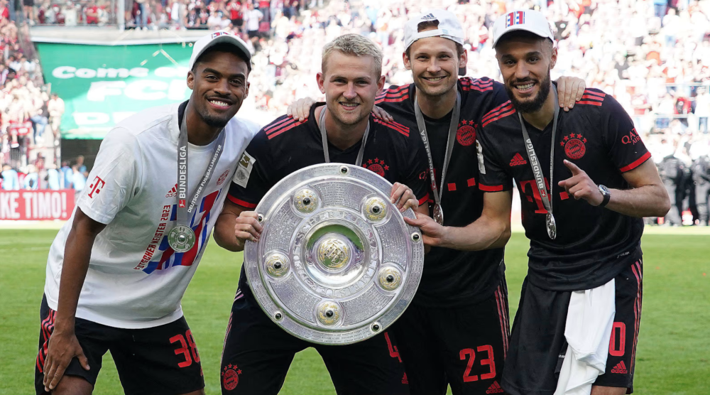 拜仁慕尼黑体育董事埃贝尔表示:"拜仁俱乐部感谢德利赫特和马兹拉维