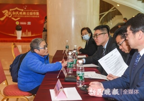 新民晚报"315公益市集"上午举办,消保委"公益律师团"首次集体亮相答疑