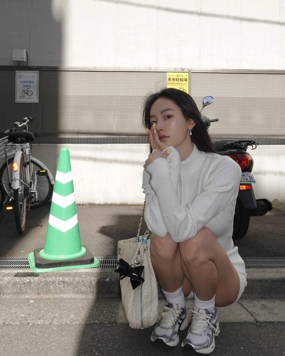 没见过这种尺度的 soda!「付费写真」卖爆,还狂秀球鞋!