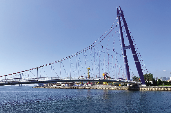 挑月桥遭涂鸦"星海地标"成大花脸
