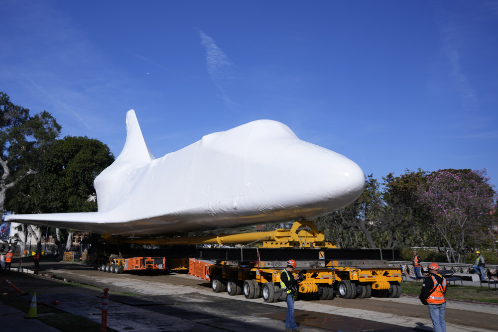 搬运"奋进"号航天飞机