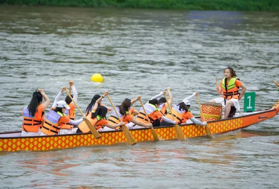 蓄势待发!这支女子龙舟队"火力全开" !