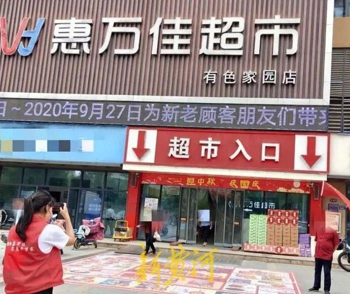 男子乘扶梯一个转身玻璃炸裂超市要求赔偿8300元