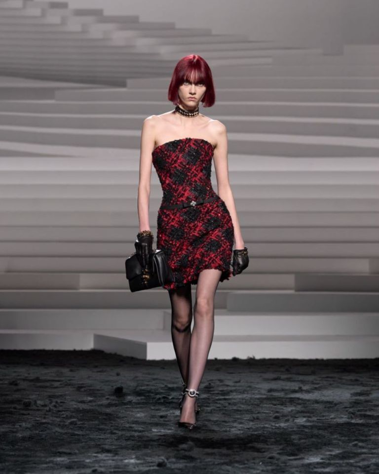 versace 发布2024秋冬系列_腾讯新闻