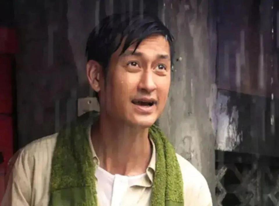 知名男星46岁欠高利贷,付不起房租,吃霸王餐,致使73老母自杀