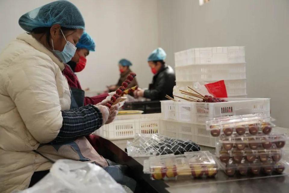 新春走基层丨“冰糖葫芦村”的甜蜜事
