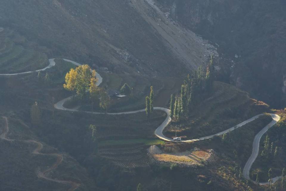 公路通到家门口 四川凉山会东县"四好农村路" 建设成效显著