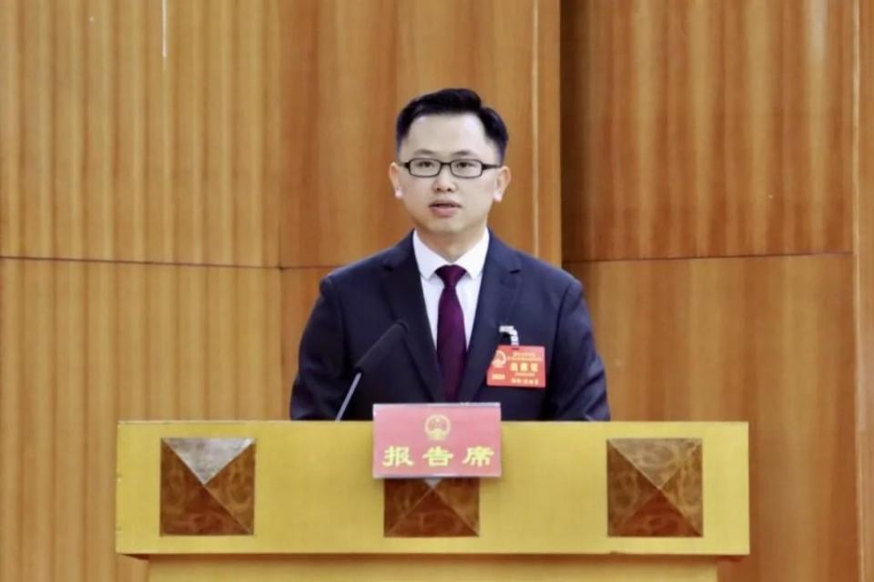 公开资料显示,新上任的浈江区区长周昭坚,曲江区副区长,代理区长