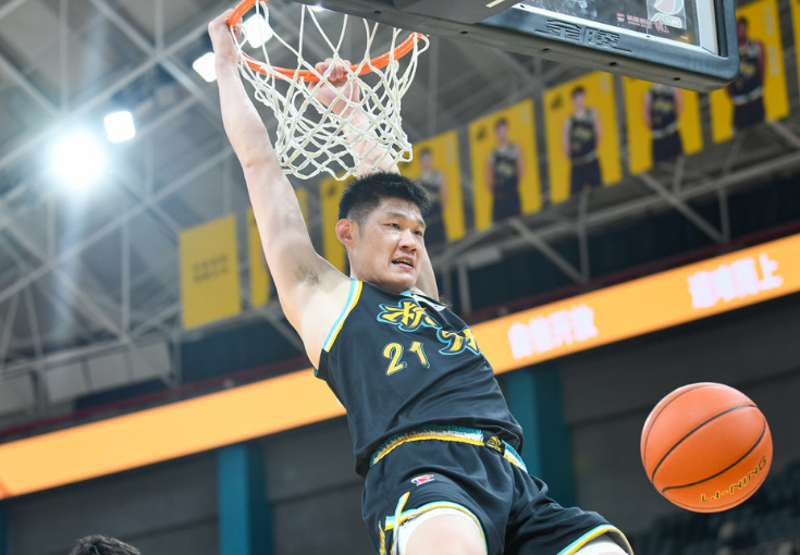 罕见胡金秋半场0分前5中0后一节半15分爆发授课余嘉豪制胜