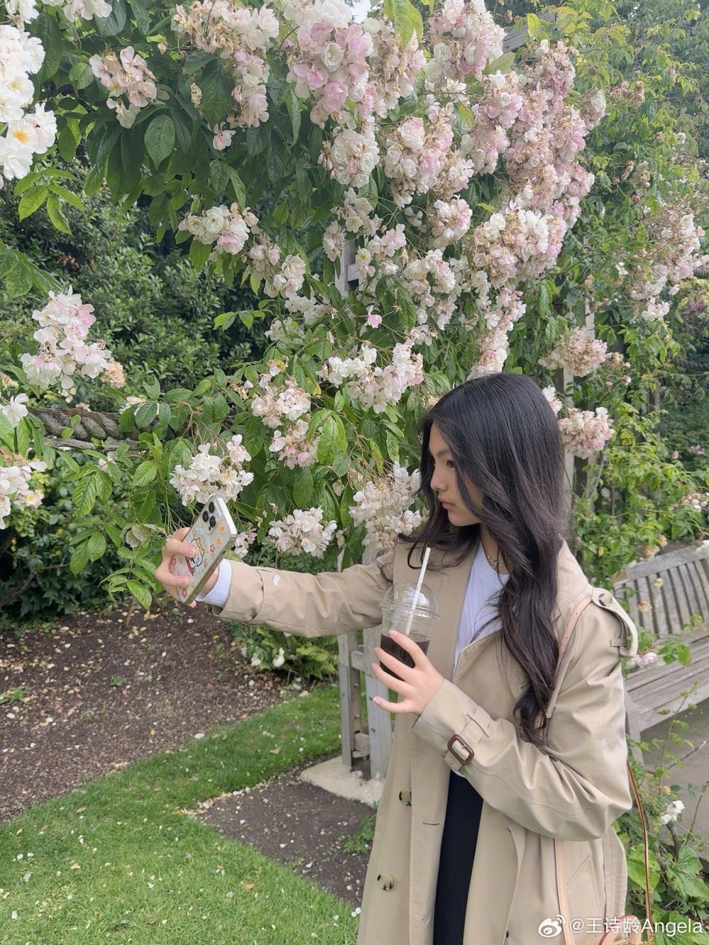 王诗龄晒油画作品,一句话透露其生活状态