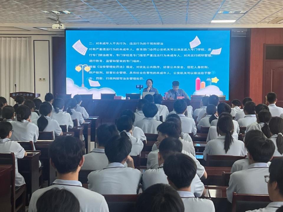 "蠡县第二中学校长郑向东说.此次活动共