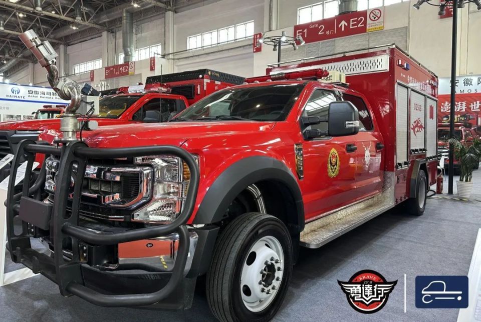 图中消防车的底盘,均来自——勇达行.