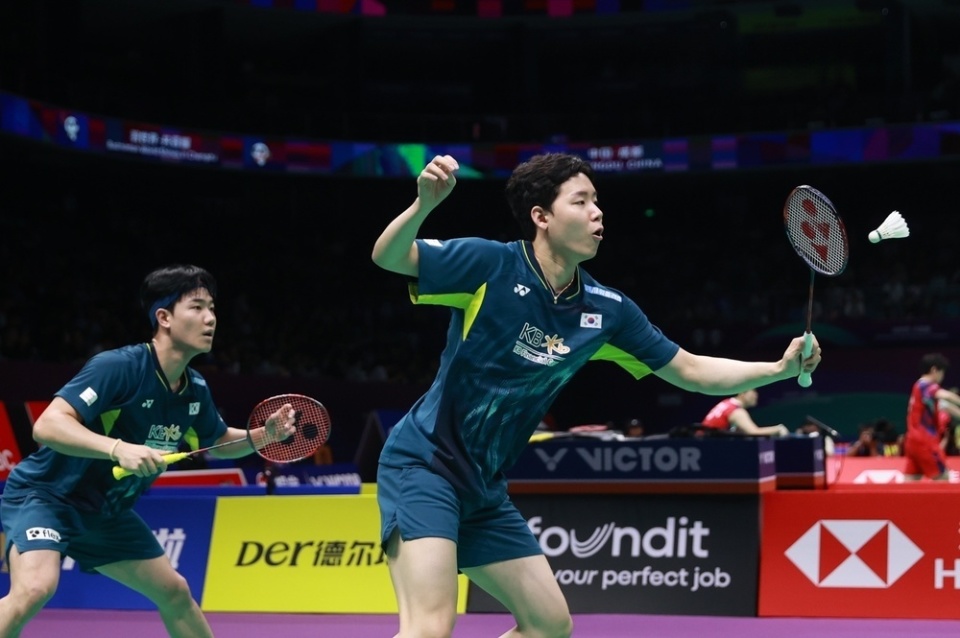 汤姆斯杯a组 韩国5:0加拿大第一场 男单:全奕陈21:11,21:5杨灿第二场