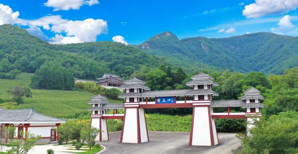 罗通山通化县文化广播电视和旅游局局长刘颖通化县是长白山南部第