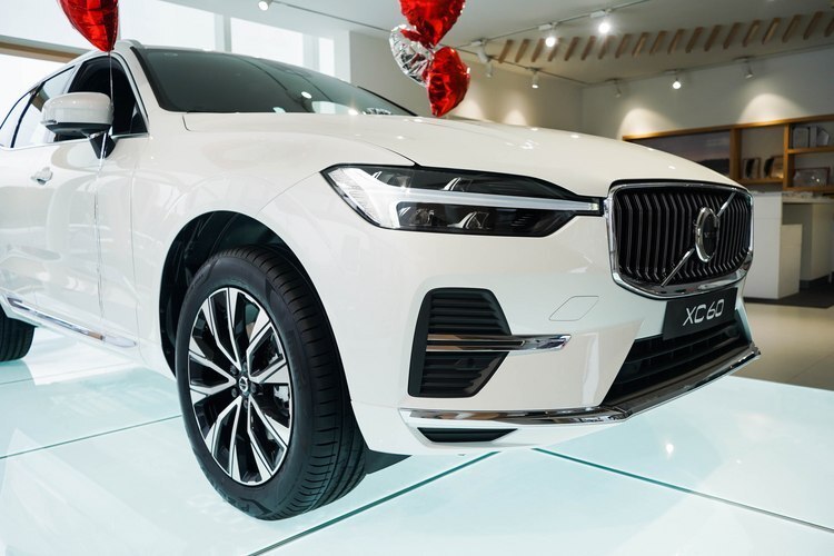 实拍2024款沃尔沃xc60,没有比它更安全,更超值豪华中型suv?_腾讯新闻