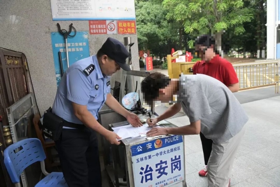 藏蓝护考 圆满收官！玉州公安答好2026年高考“平安护航卷”_腾讯新闻