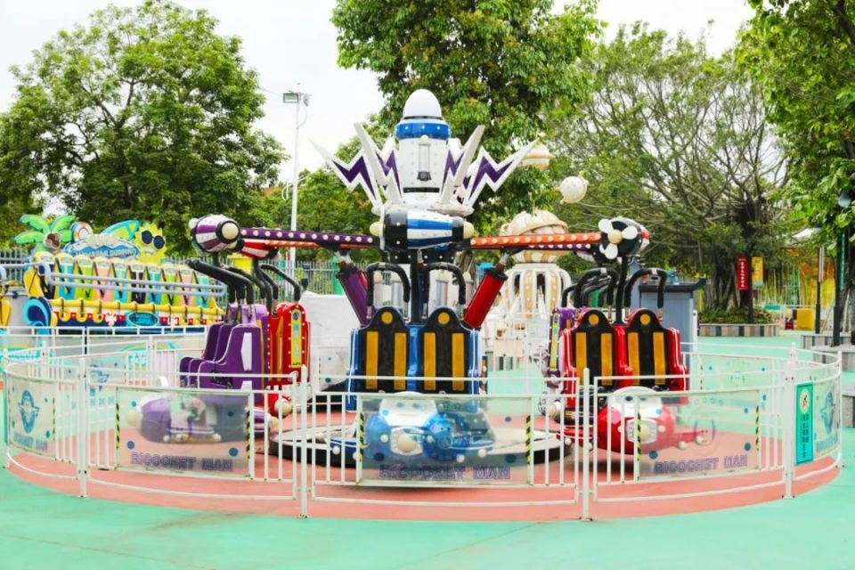 每逢周五,周六晚上,这里还会上演大型水舞声光秀《这,就是紫南》,以水