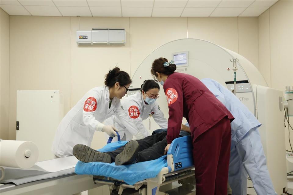 实战演练护航"汉马",武汉市中心医院杨春湖院区准备好了