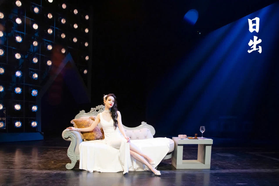 北京人艺新版日出第四轮登台青年演员驾驭角色更加成熟