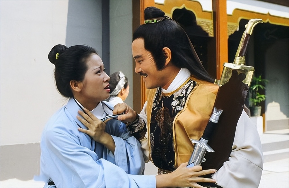 田伯光和仪琳,注意,这个版本的仪琳并不是尼姑,而是道姑造型,这和原著