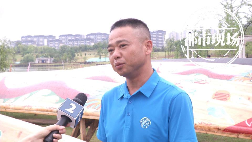 南昌市新建区松湖镇潢坊村村支部书记 吴新勇:我们新建区龙舟队总共有