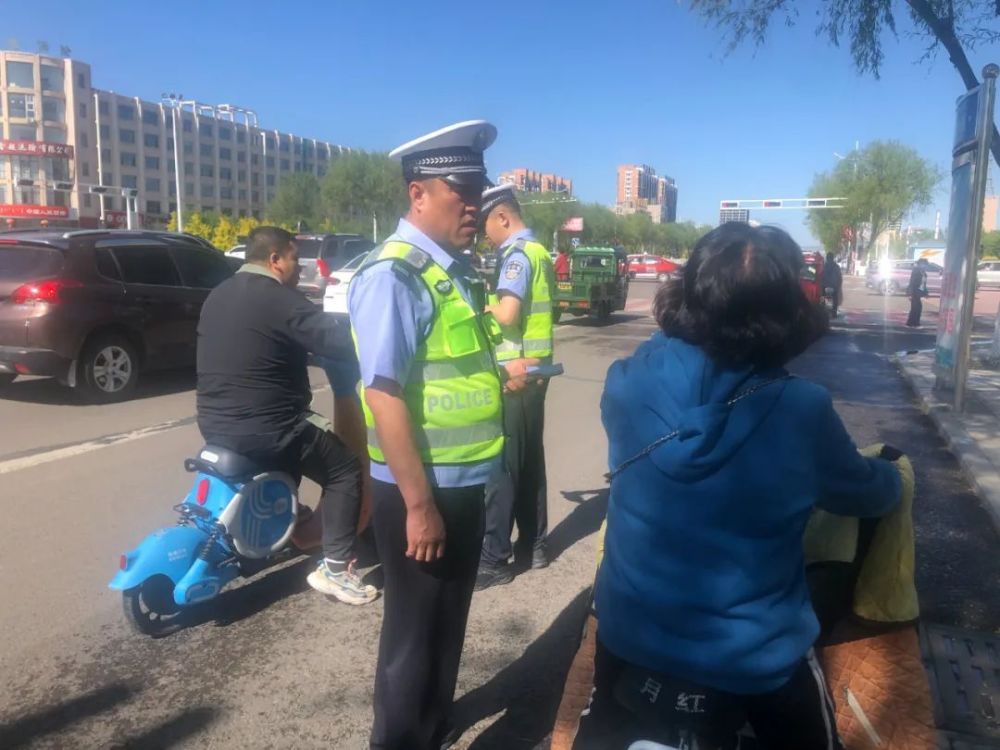 丰镇交警持续开展骑乘电动自行车不佩戴头盔整治行动_腾讯新闻