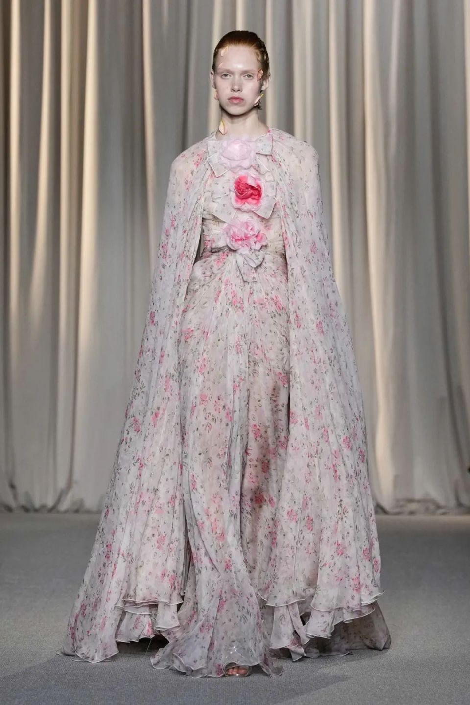 内娱友好,女明星(粉丝)优选,花卉植物高定礼服 | giambattista valli