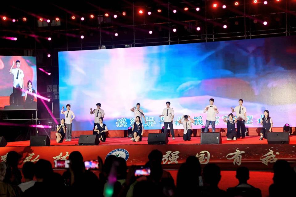 师生自编自导自演 东莞这场校园文化艺术节晚会酷炫来袭