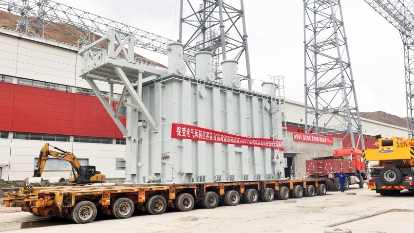 我国首台高海拔特高压解体变压器现场组装完成