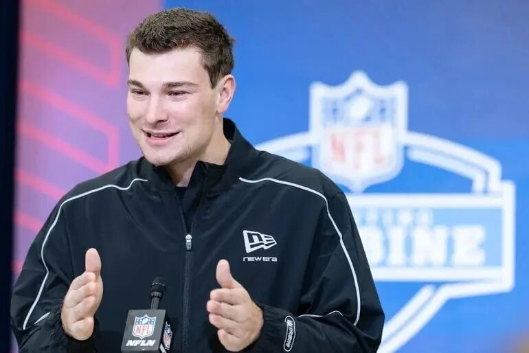 NFL高管模拟选秀前十顺位：喷气机榜眼再碰水货、酋长大概率选跑卫_腾讯新闻