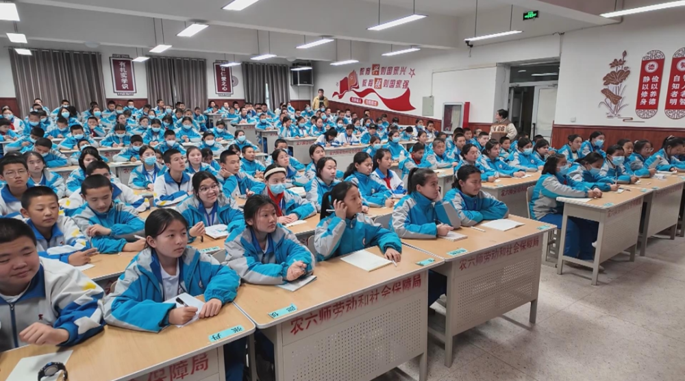 共青团农场学校学生 古丽其曼:"我们要一起守护国家安全,宣传国家安全