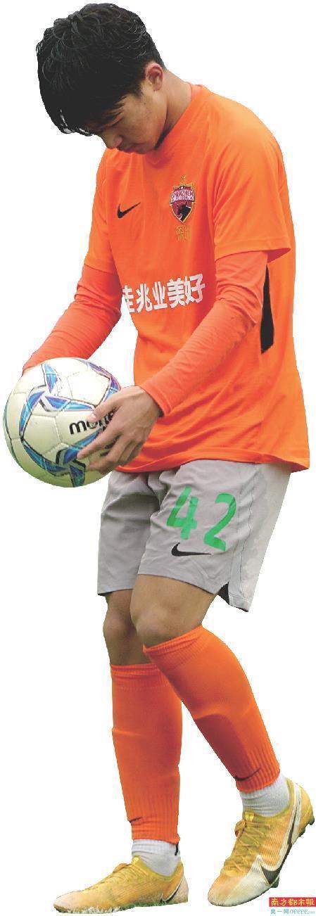 他们是来自翠园中学的高三18班林健伟,高三18班谢海博,高二17班周星辉