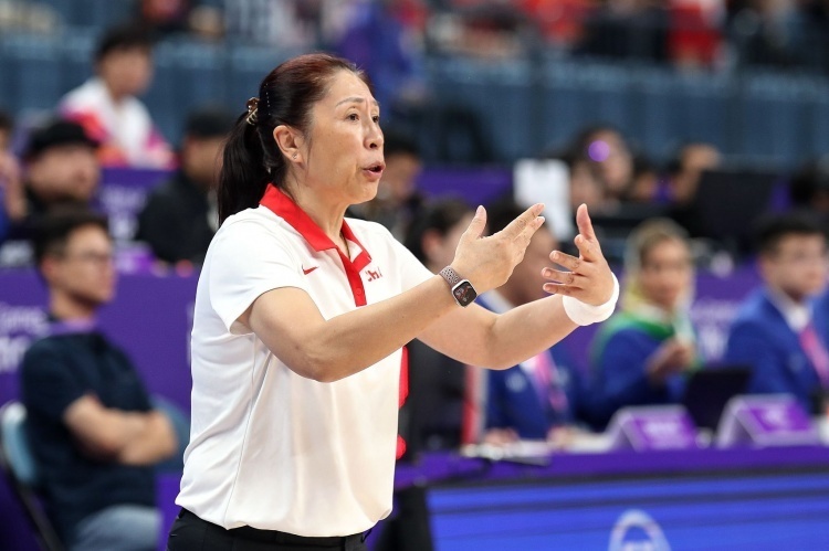 郑薇:对澳大利亚这三场比赛对我们适应国际比赛的强度很有帮助