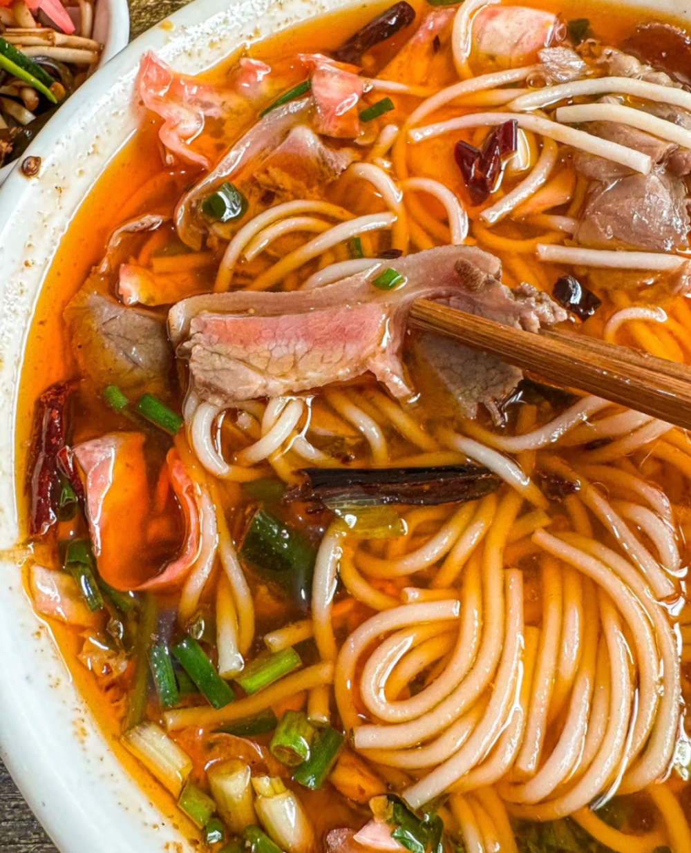 羊肉粉烤小肠炸豆腐圆子油炸鸡蛋糕荞凉粉火锅篇鸡渎豆腐火锅辣子鸡