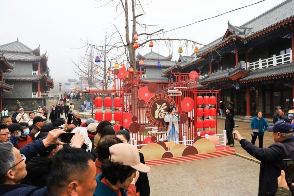 大孤山杏梅花开,演员"沉浸式"表演,体验感太强啦!_腾讯新闻