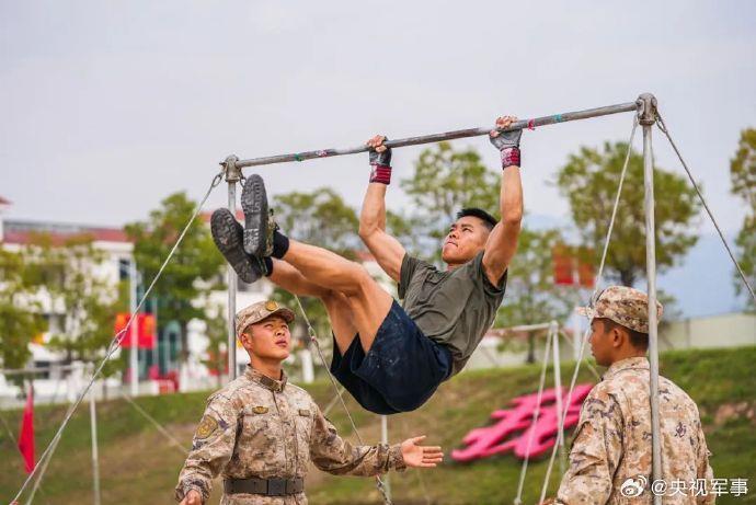 军营卷王78分钟666个单杠卷身上破纪录