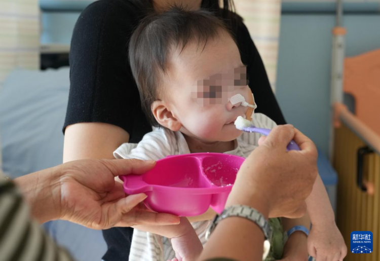 上海：复旦儿科医院成功救治重度喉裂患儿_腾讯新闻