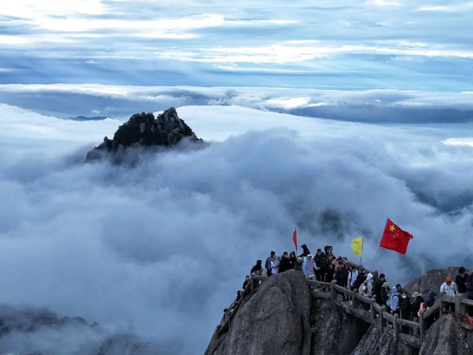 红黄山图片